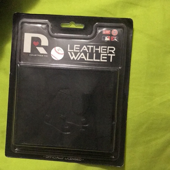 Red Sox Leather Trifold Wallet - Picture 4 of 6
